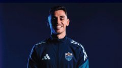 狮城水手队与葡萄牙左后卫迪奥戈·科斯